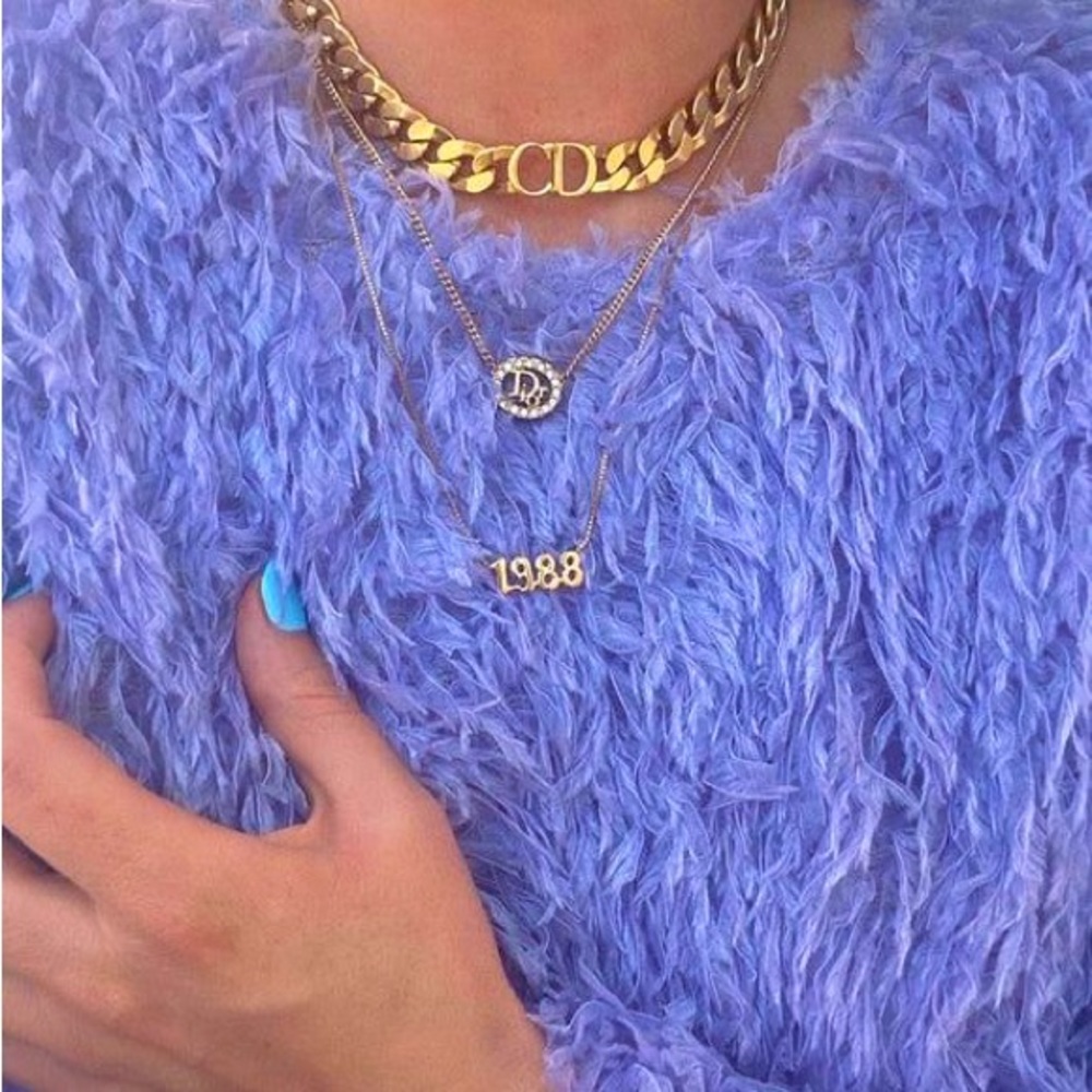 Beautiful used crop top. Soft and comfortable you can see the photos.Ready to go